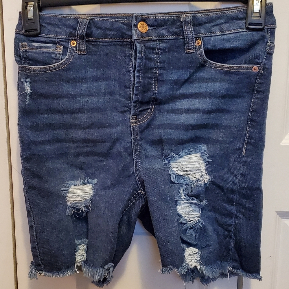 Vanilla Star Bermuda Shorts